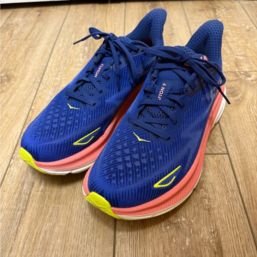 Hoka Clifton 9 women’s size 10